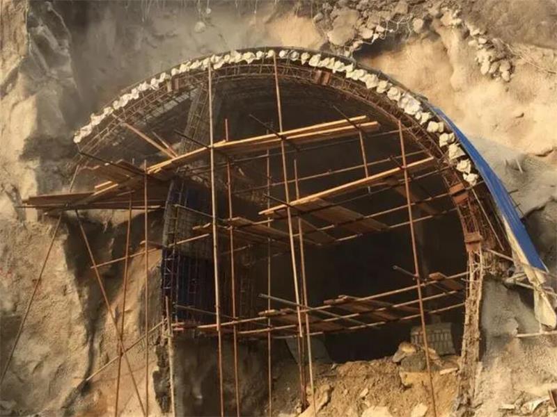 隧道管棚施工